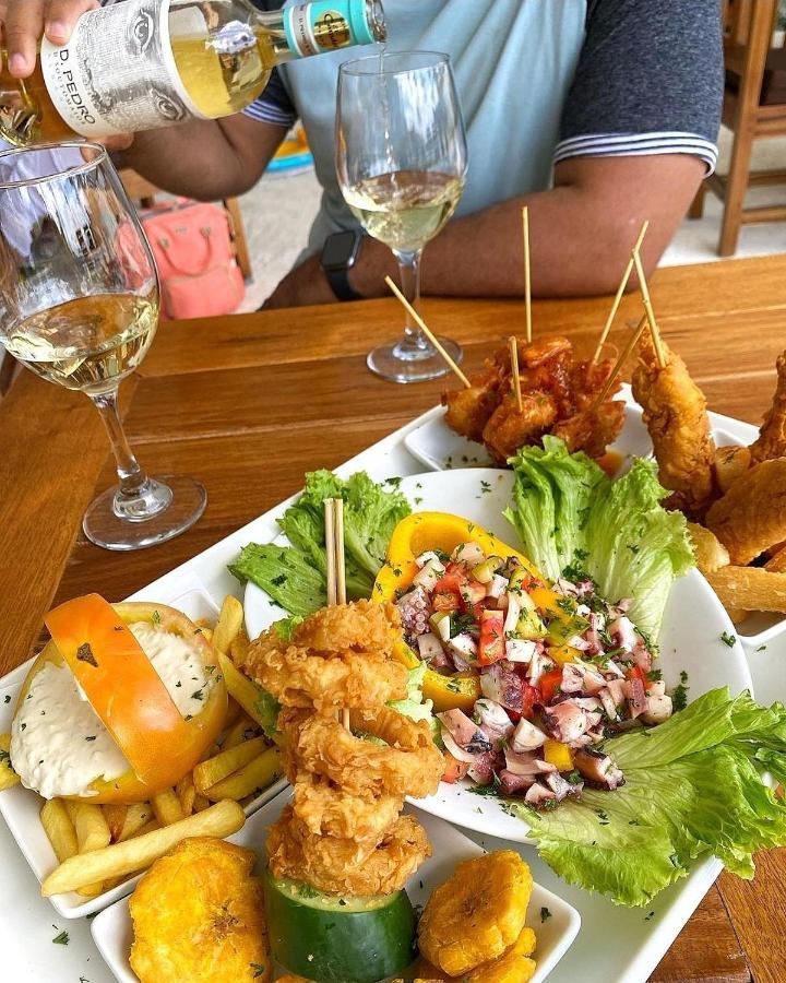 Triton Hotel Boutique & Restaurant Гуаяканес Екстериор снимка