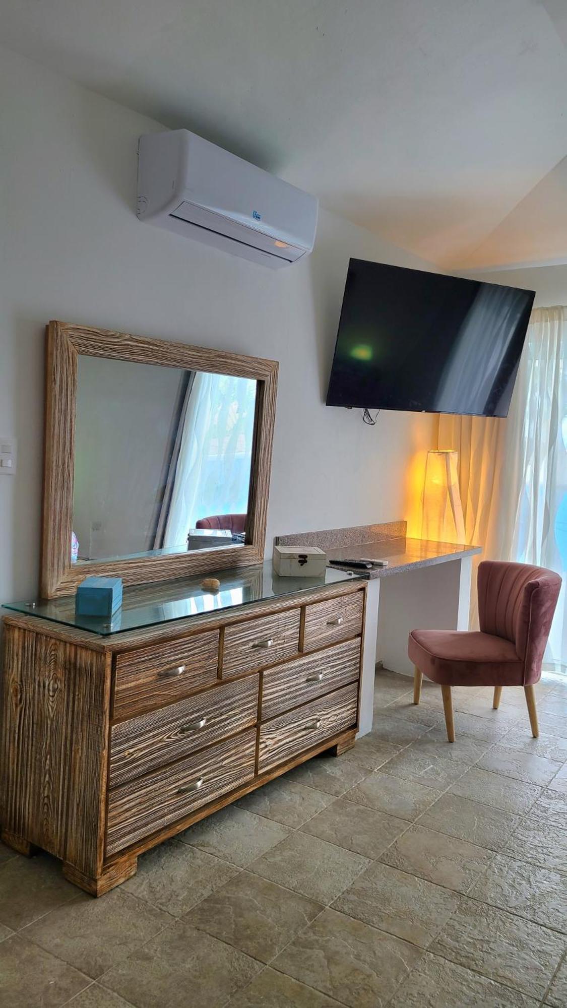 Triton Hotel Boutique & Restaurant Гуаяканес Екстериор снимка